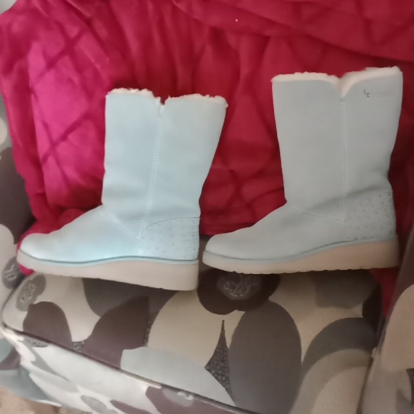 Uggs - Picture 4 of 7